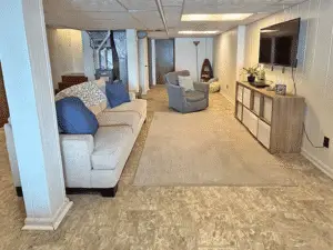 Lower level rec room with walkout to lake. ’Kid friendly’ with flat screen TV